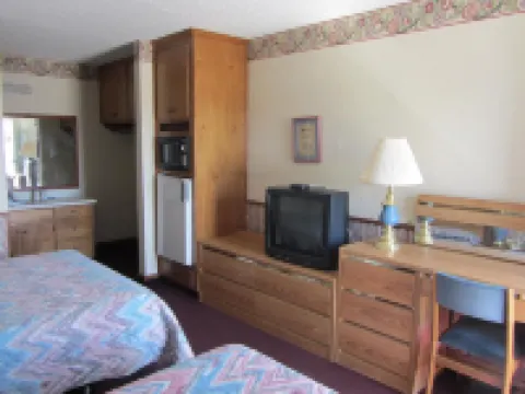 Warrick Plaza Inn Hotels in Plainview