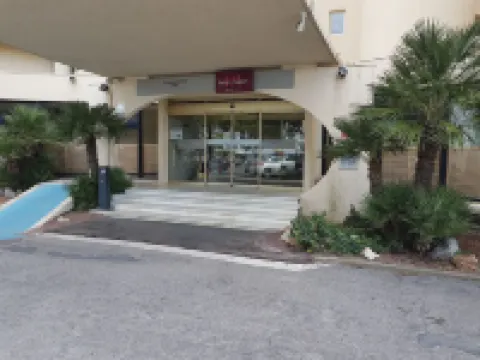 拉格朗德默特港美居酒店