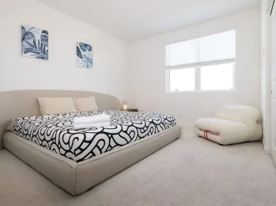 Modern Designer Stay Bright, Chic & Spacious
