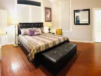 Relax & Unwind in a Spacious Historic Home with Porch, Patio, & Sunroom Hotels in Selma