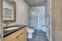 Remodeled sunny 1 bedroom condo in Meadow Village with heated garage