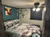 Peaceful cabin retreat to enjoy all the quiet & beauty nature has to offer.