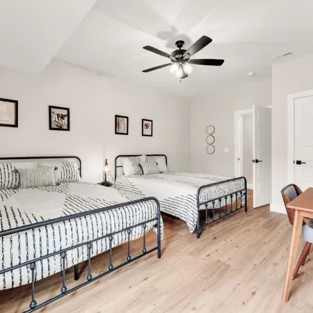 Summer Specials!-Brand New! 1 Mile to Sdc, 2 Arcades, Private Hot Tub, 2 Pools
