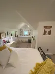Historic 1800’s  estate with 4 bedrooms and WiFi, AC in delightful Columbus Hotels near Columbus Live Oak