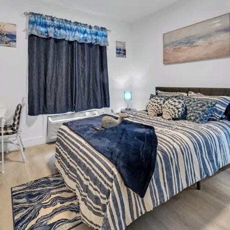 Blue Bliss 2BR 2BTH with Indoor Pool, FREE Parking, Near NYC & EWR Airport