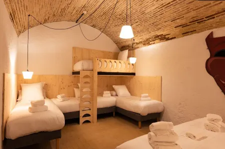 Hôtel la Prison Отели в г. Безье