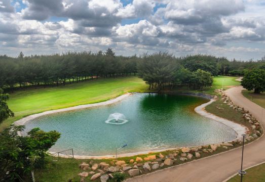 Golf View Home by Stayjade