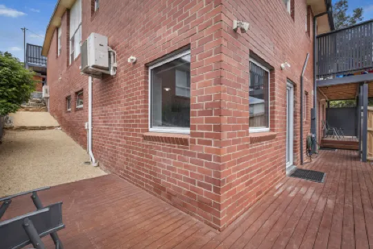 Cosy Cottesloe - Mount Wellington View - Free Parking - Free Wifi