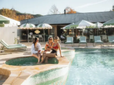 Hara House Hotels in Bright