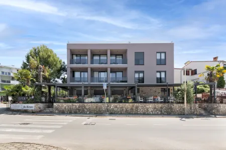 Boutique Residence Arion Отели рядом с достопримечательностью «Park forest Zlatni Beach»