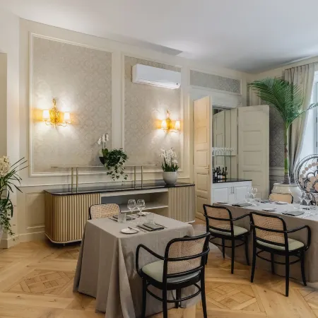 Hotel Unicus Palace Old Town - Destigo Hotels