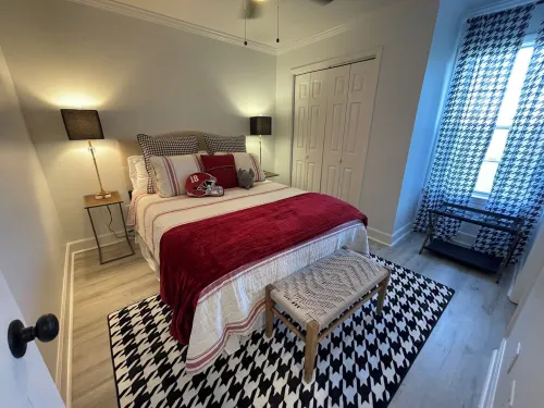 New remodeled 2BR 2BT condo, only 1.4 miles to Bryant-Denny Stadium! ROLL TIDE!!