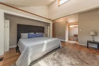 Cozy Manitou Mountain Home- Prime location! The Poppy Seed附近的飯店