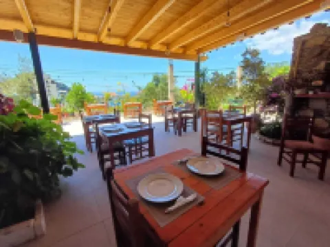 Velco BB Himara Hotels in Himare