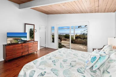 PARADISE FOUND TOP OF THE WORLD VIEWS! Sunrise, sunset, bay, ocean & city views.