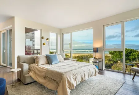 Oceanfront Relaxation in Rockaway Beach Отели рядом с достопримечательностью «Jetty Marina»