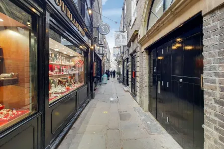 Roomspace Apartments - Brewers Lane Отели рядом с достопримечательностью «Королевские ботанические сады»