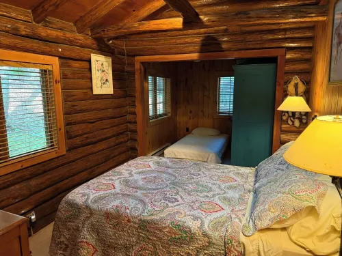 Paupack Point Wallenpaupack Lakefront  Log Home - 3 bedrooms + Central AC