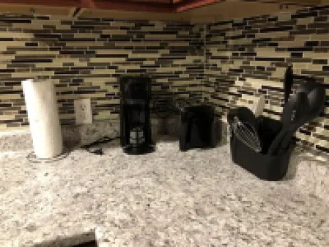 Updated 2 Bedroom with Roof deck and backyard