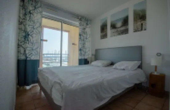 Superb T2 (sleeps 4-6) sea and Port Argeles in residence with pool