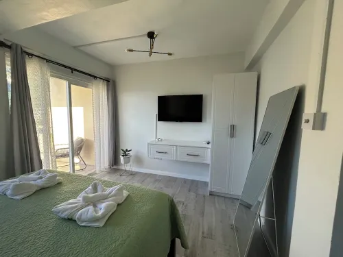 Tropical Apartment- Charming 1-Bedroom Apartment Overlooking Soufriere Town.