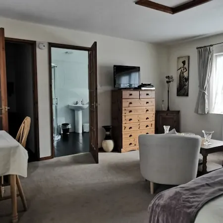 Fantastic self-catering apartment on the outskirts of Caerleon Отели в г. Каерлеон