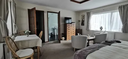 Fantastic self-catering apartment on the outskirts of Caerleon Отели в г. Каерлеон