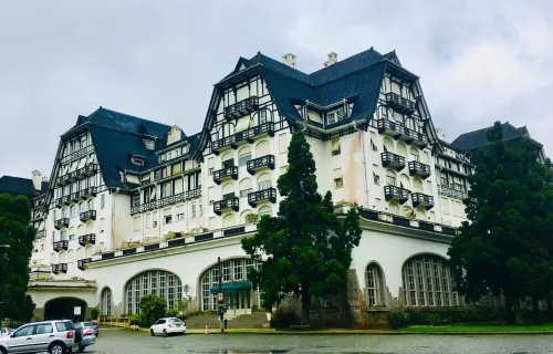 Maravilhosa Casa no Paraizo Salão 4 Quartos Piscina, Churrasqueira, Jardins!!