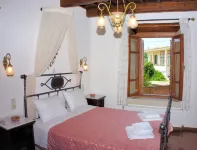 Luxurious villa with private private heated pool & spectacular views Hotels in Mylopotamos