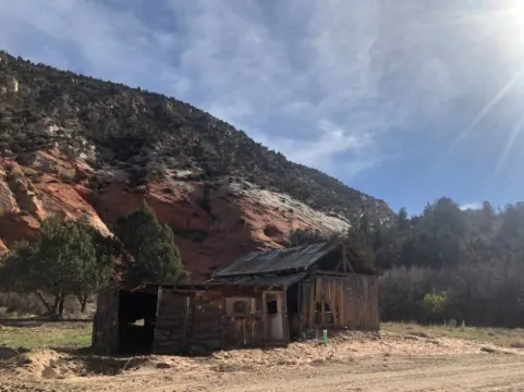 Mini farmhouse style container Homes #4