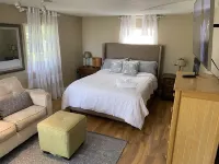 Chesapeake Cottages- 2 Quaint Waterfront Retreats The Lair 주변 호텔