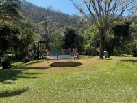 Casa Completa com Piscina em Condomínio Fechado, Área de Lazer e Muita Natureza
