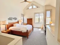 Perfect Convenient Escape enjoy a bright Clean Central Cozy family sized condo Hotels near Harmony Resorts - Huntsville Lagoons