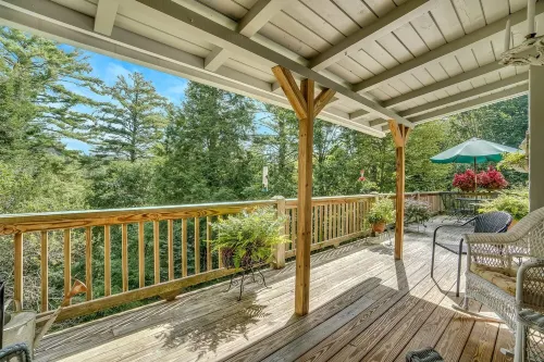 Highlands Hideaway Two Blocks from Main Street