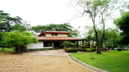 Quinta El Poblado Luxury Home near Jaco Beach