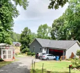 Romantic Lake Cottage Retreat ..<br>Perfect for 2<br> Hotels in Lake Norman of Catawba