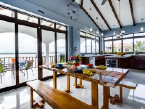 Ophelia's Villa: Waterfront Luxury with Private Pool Hotels in Maya Beach