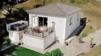 Macchione Villa, Sea View with Jacuzzi on Bastia 巴斯蒂亞舊港附近的飯店