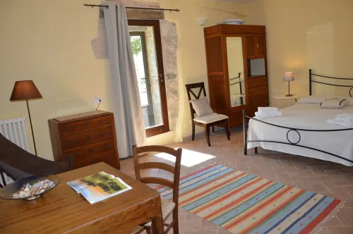 Tuscan farmhouse ideal for vacations with family and friends, private fenced pool