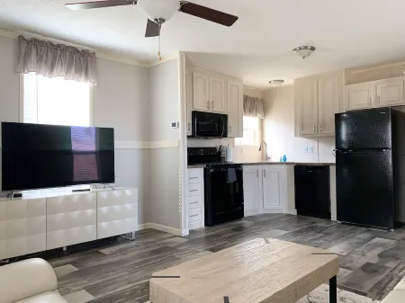 Cozy 2 bed 1 bath centrally located