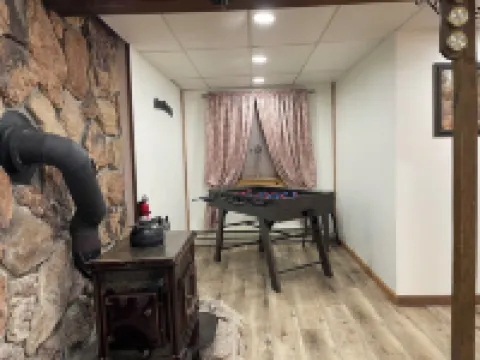 Chalet in the heart of Poconos, romantic getaway near pools and lake Hotels in Coolbaugh Township