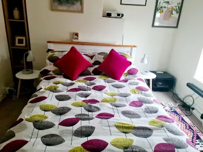 Charming Kintbury Cottage with lovely open fire-place & home cinema Hotels in 