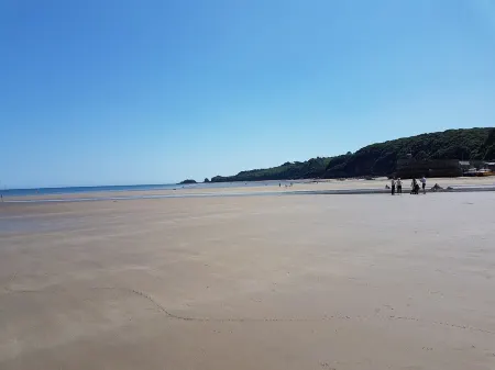 Spacious farm cottage full of character - rural yet close to beaches & castles