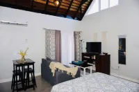 Cozy Studio With Loft Centrally Located In Negril.
