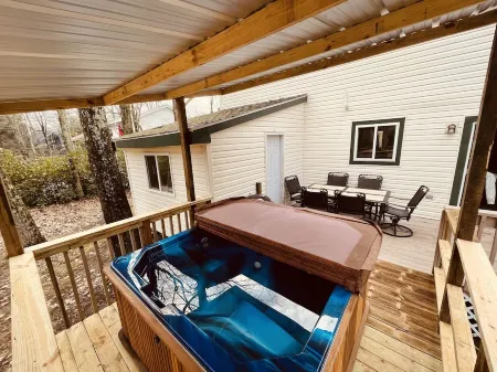 ZenNature with hottub & pet friendly Отели рядом с достопримечательностью «Community Church»