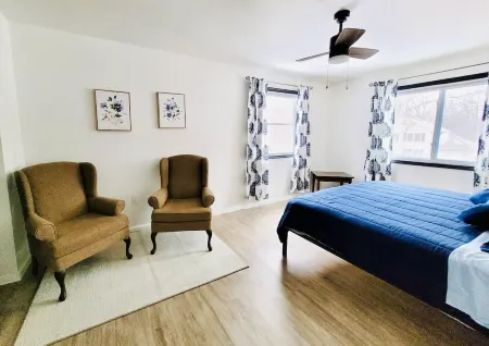 ZenNature with hottub & pet friendly Отели рядом с достопримечательностью «Community Church»