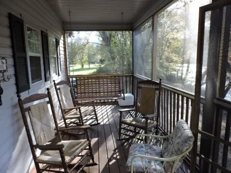 RiverFront, WI-FI /Cell,  Pet Friendly, Folk School