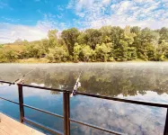 Riverfront House near Cow Shoals - King bed & WiFi