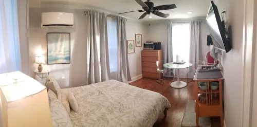 Poolhouse studio, historic neighborhood