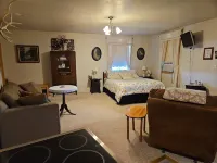 Blue Jay Inn Getaway with amazing views and wildlife